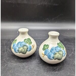 Metlox Sculptured‎ Grape Salt & Pepper Shakers | Poppy Trail Pattern | Vintage